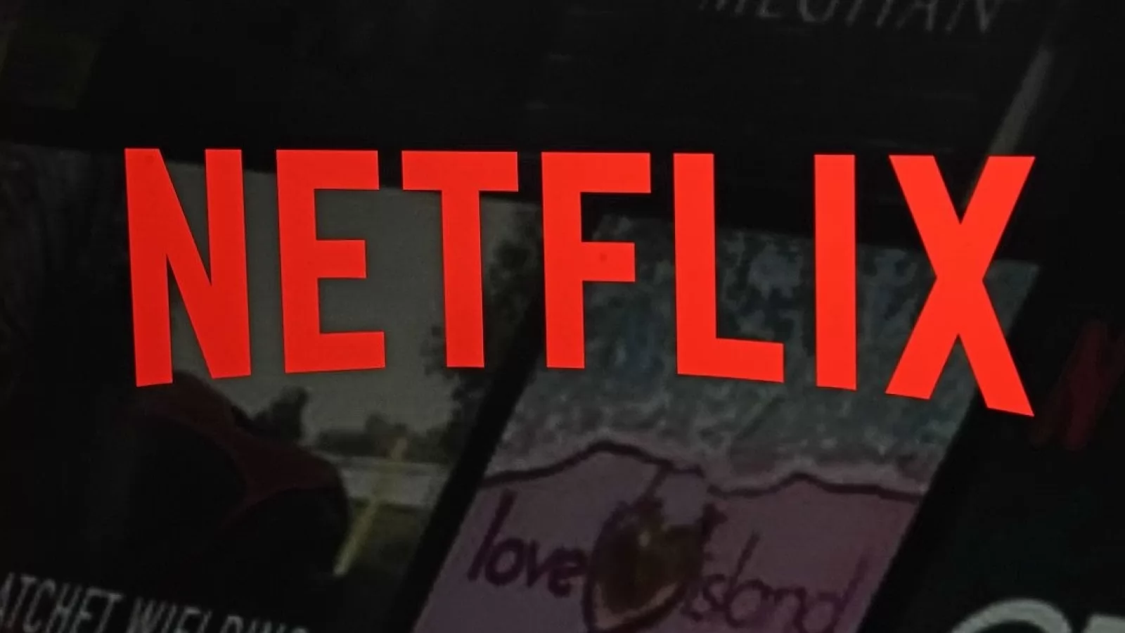 Netflix începe să elimine abonamentul Basic (fără reclame); Apare opțiunea nouă (cu reclame) și rămâne la posturi abonamentul Standard (mai scump)