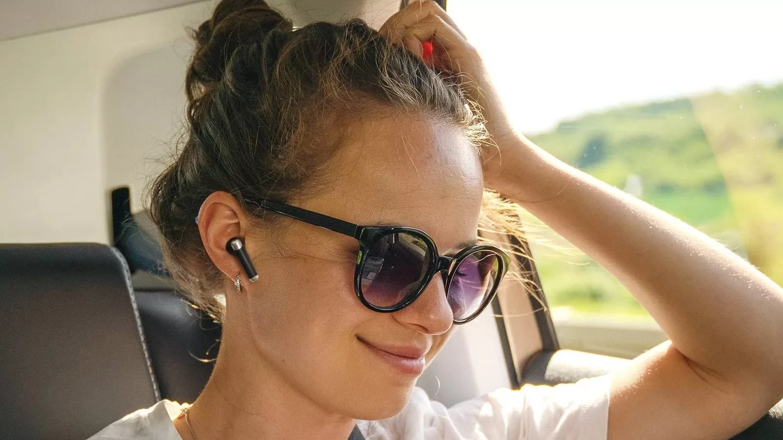 Cauți o pereche de căști de buget? Tronsmart Sounfii R44 acum cu 26% reducere pe GeekBuying și livrare gratuită
