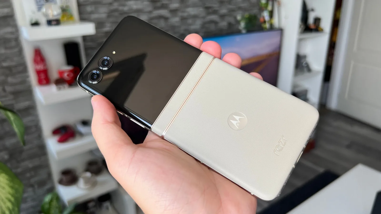 Motorola RAZR 50: Hardware cu schimbări mari la procesor și ecran extern, aceeași baterie