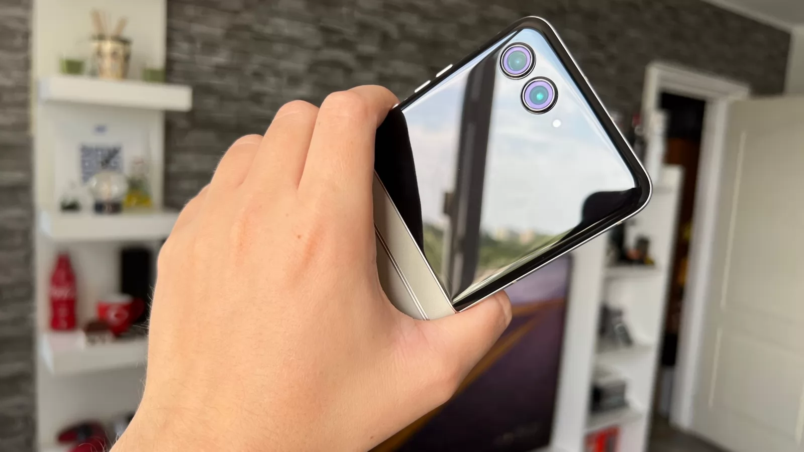 Motorola RAZR 50: Upgrade binevenit pentru camera principală, super selfie-uri și macro distractiv
