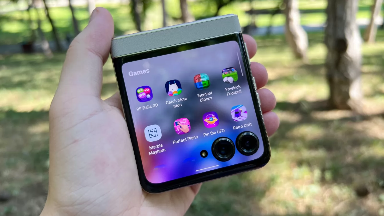 Motorola RAZR 50: Hello UX cu Android 14 aduce Gemini AI, multă customizare și jocuri pe ecranul secundar