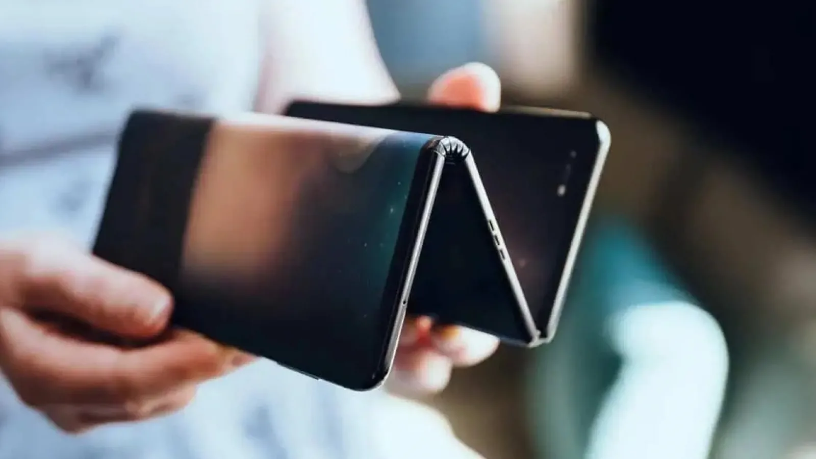 Primul telefon triplu pliabil ar putea fi prezentat de către HUAWEI chiar în acest an! Ce știm despre acesta?