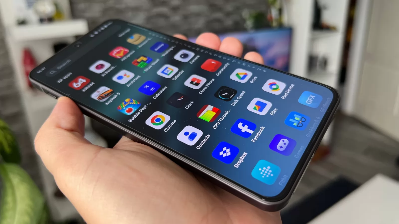 OnePlus Nord 4: Același display AMOLED plat și luminos ca pe Nord 3, muchii înguste, două opțiuni de rezoluție