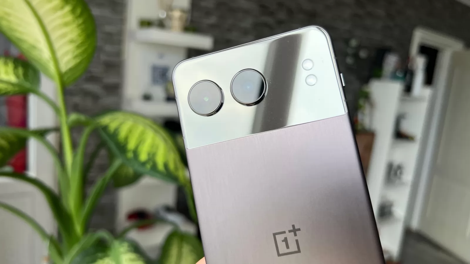 Prima actualizare software livrată pe OnePlus Nord 4 aduce funcția AI Best Face și alte îmbunătățiri