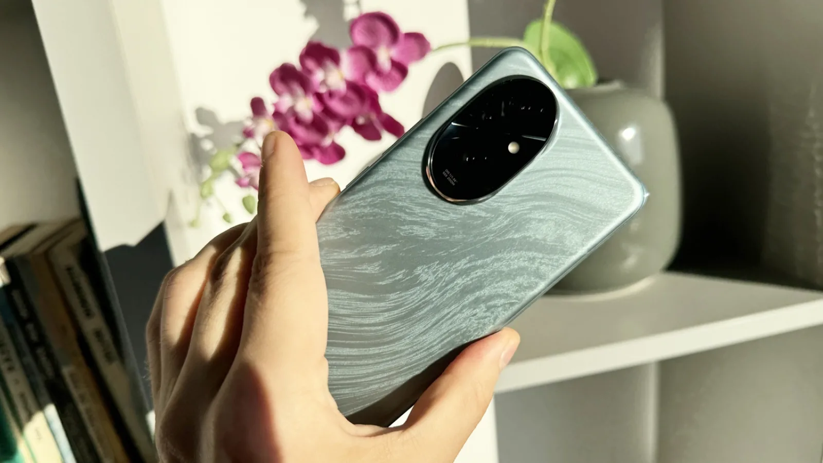 HONOR 200: Design ca marea văzută prin marmură