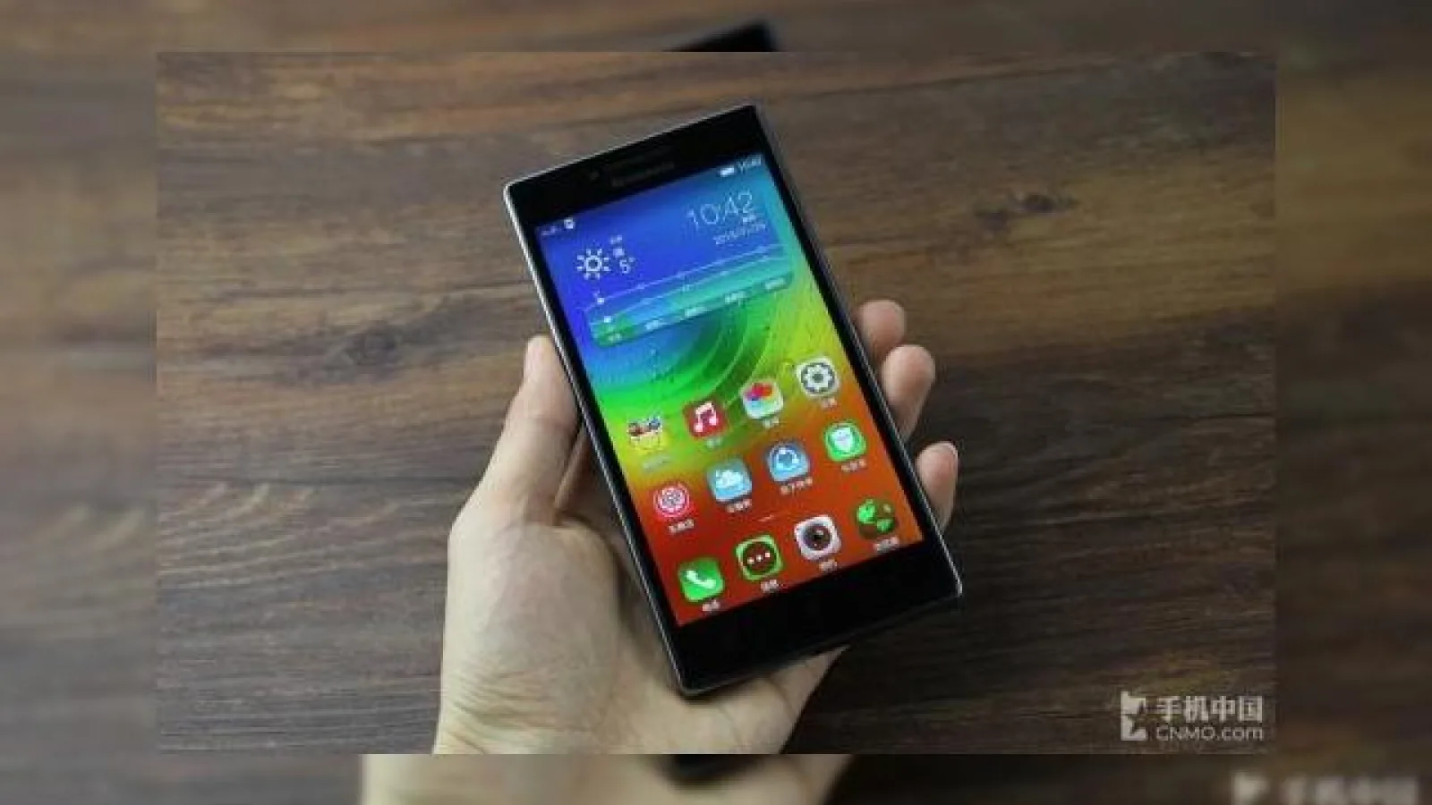 Lenovo P70 lansat oficial În China; smartphone de 5 inch cu baterie de 4.000 mAh și preț de doar 220$