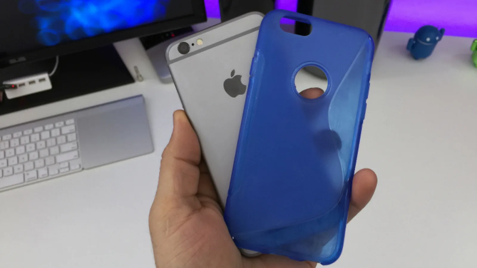 Apple amenință producătorii de accesorii pentru iPad și iPhone care scapă designuri pe web cu boicotul in magazinele sale