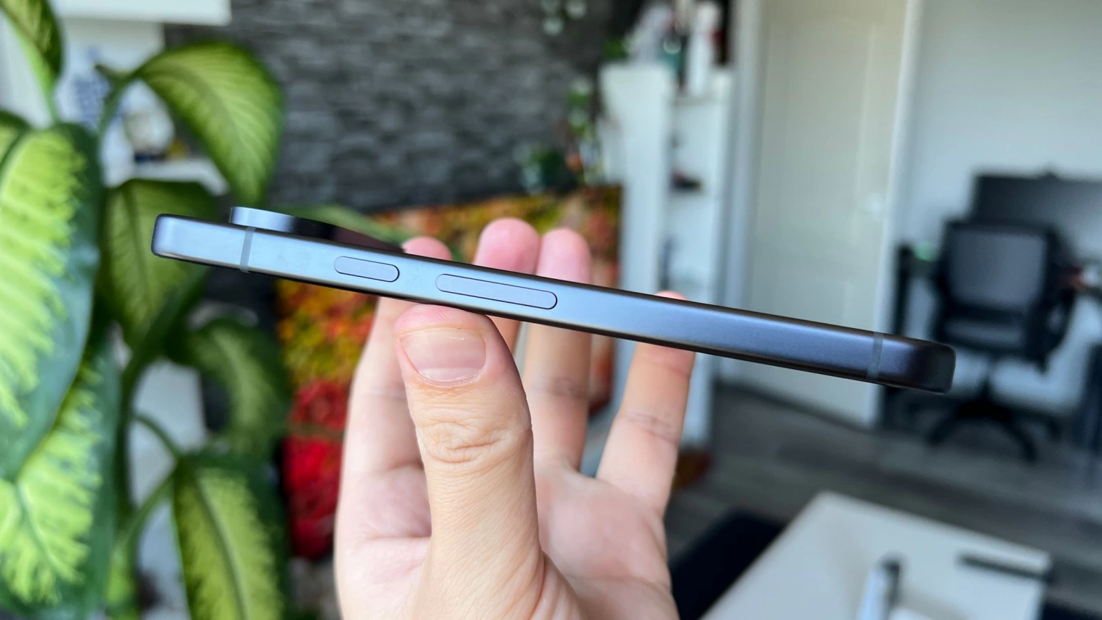 Google Pixel 9: Acustică stereo cu calităţi, dar nu foarte mult bas