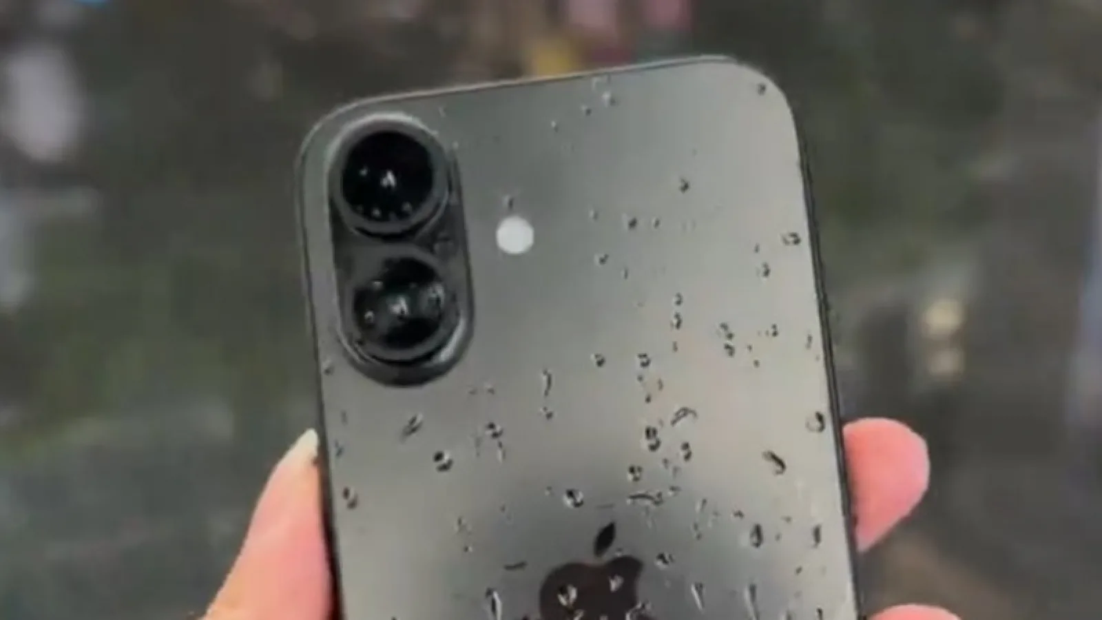 Apple iPhone 16 își etalează noul său look într-o fotografie hands-on (machetă)
