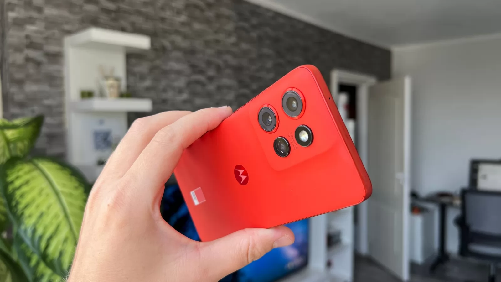 Motorola edge 50 neo: Nimic spectaculos ca performanță în benchmark-uri, la nivel de realme 12 Pro+, mai bun decât Edge 50 Fusion