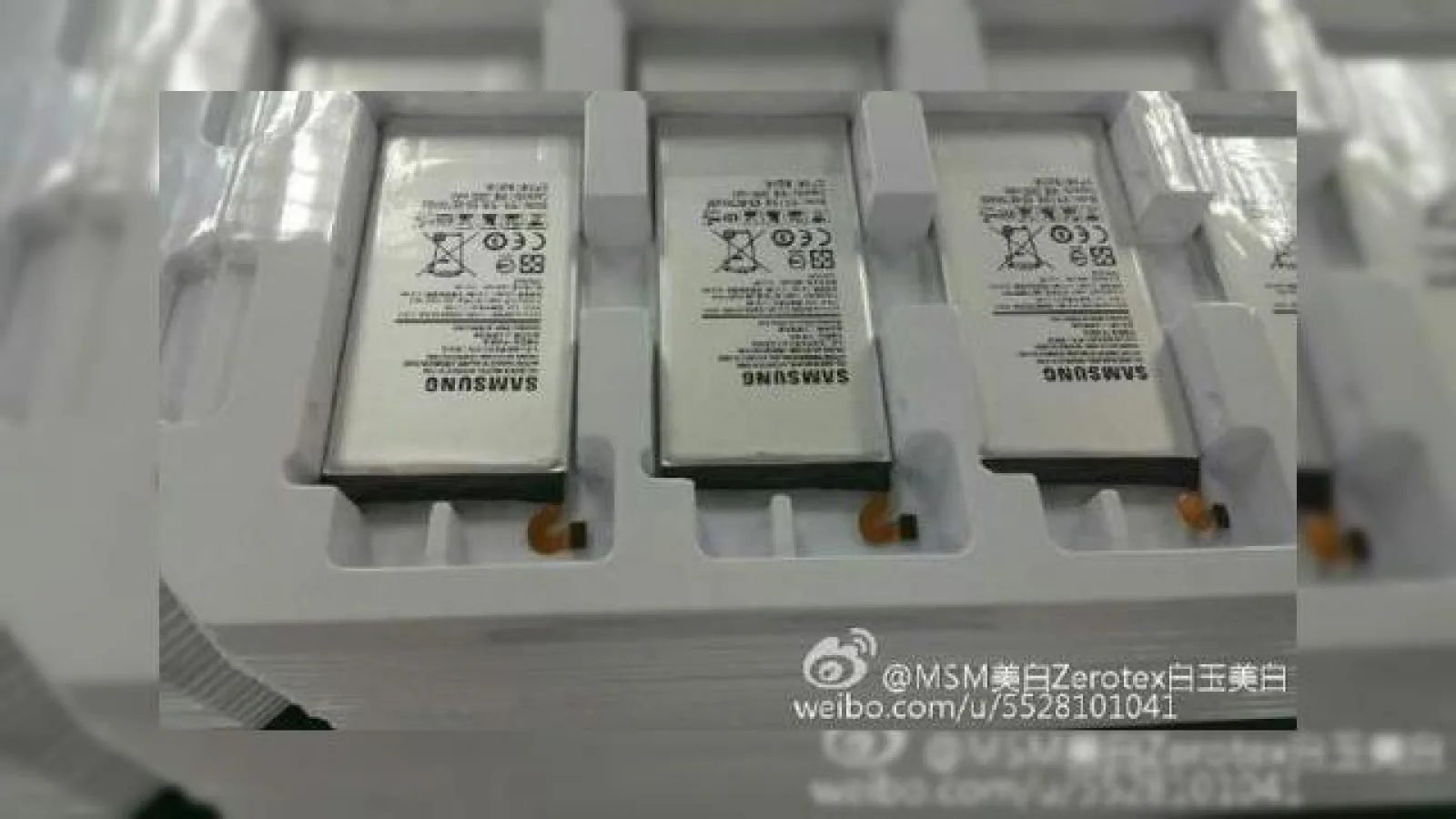 Bateria de 2600 mAh a lui Galaxy S6 fotografiata intr-o fabrica din China