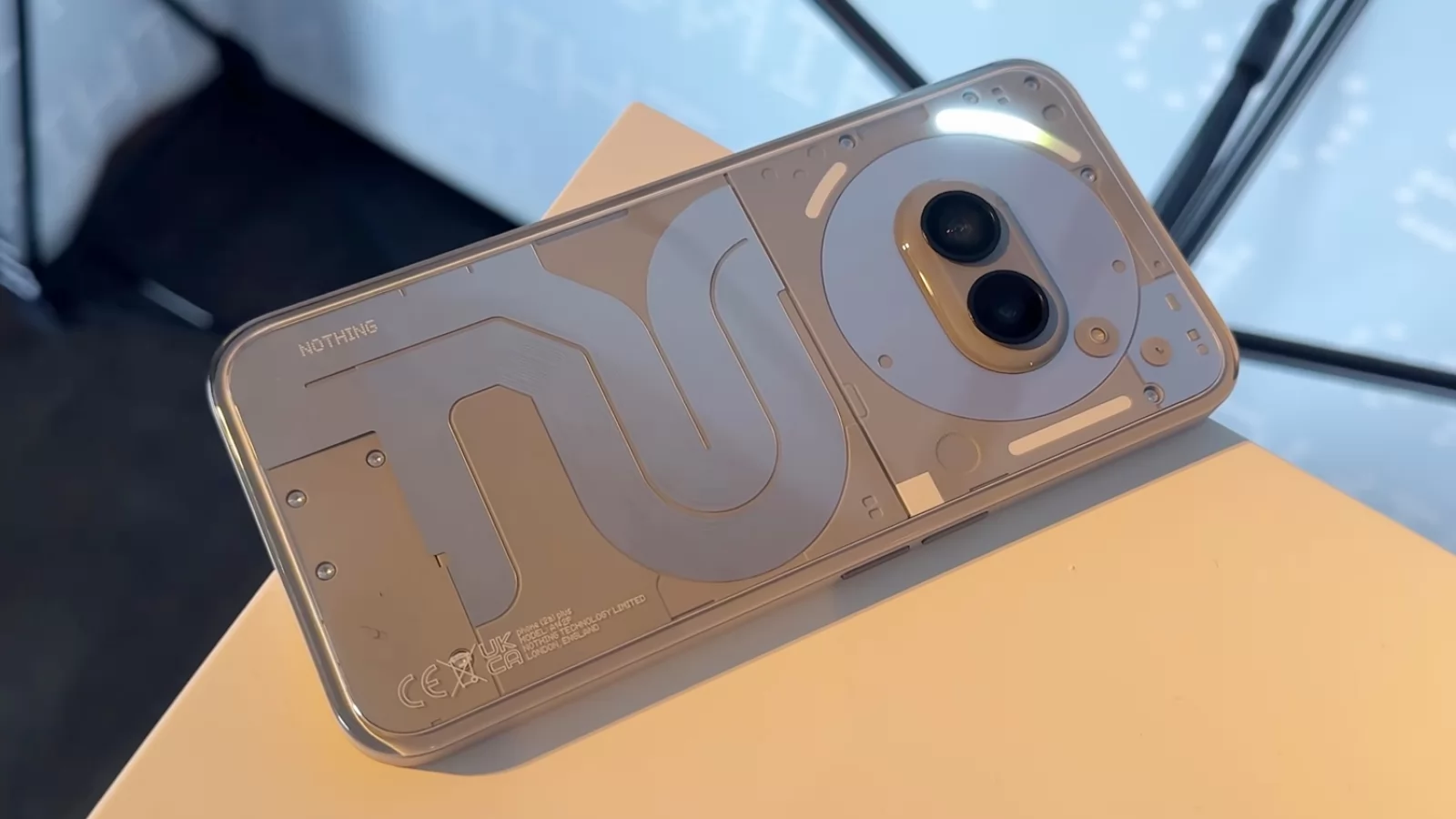 IFA 2024: Hands-on Nothing Phone (2a) Plus - Un model mid-range cu specificații competitive și design original