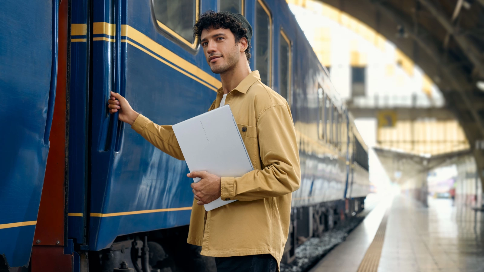 ASUS lansează noua serie de laptopuri ExpertBook P1 cu funcții AI și securitate avansată