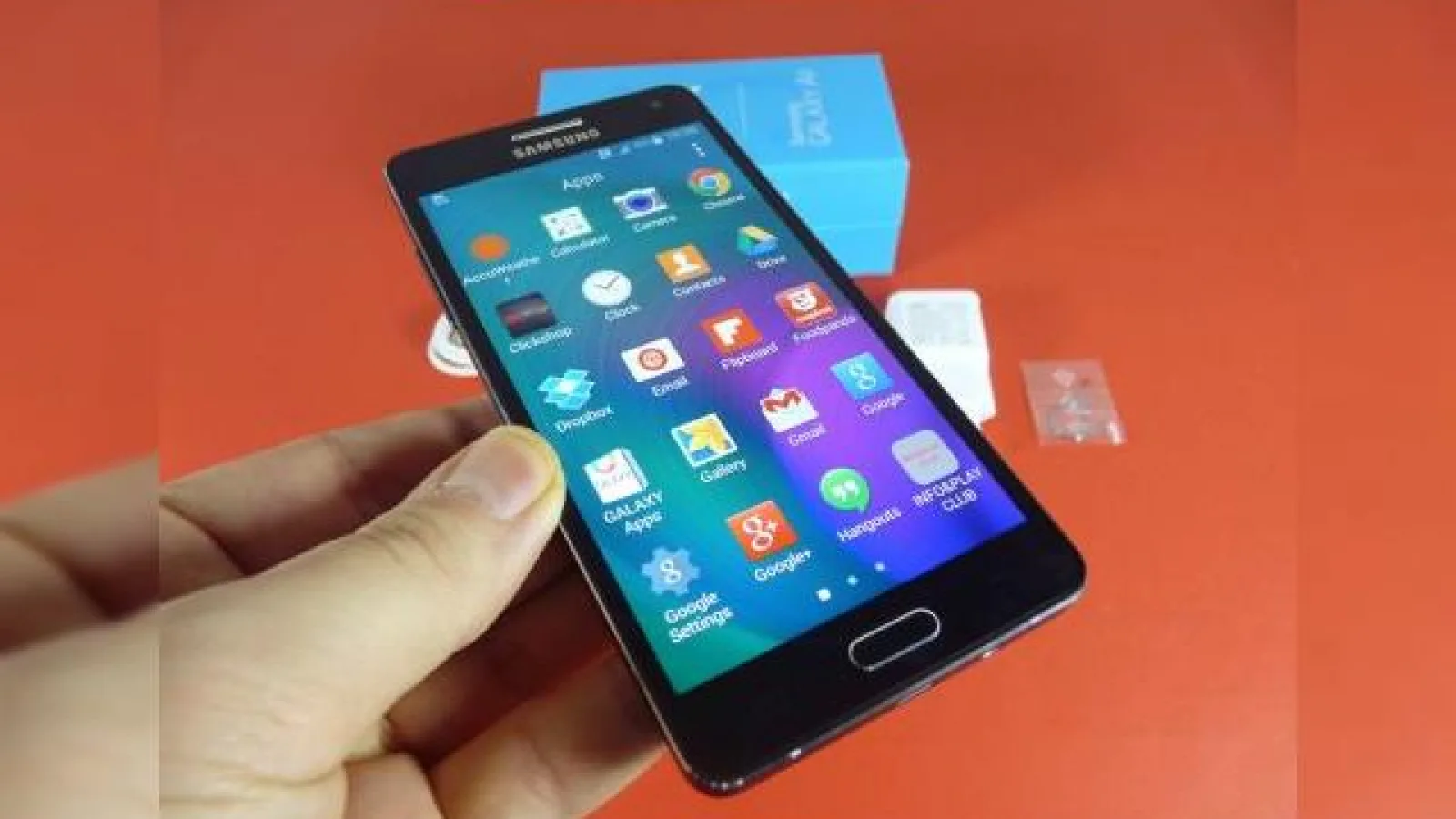 Samsung Galaxy A5 Unboxing: unul dintre cele mai subţiri telefoane Samsung scoase din cutie la Mobilissimo, vine cu corp metalic (Video)