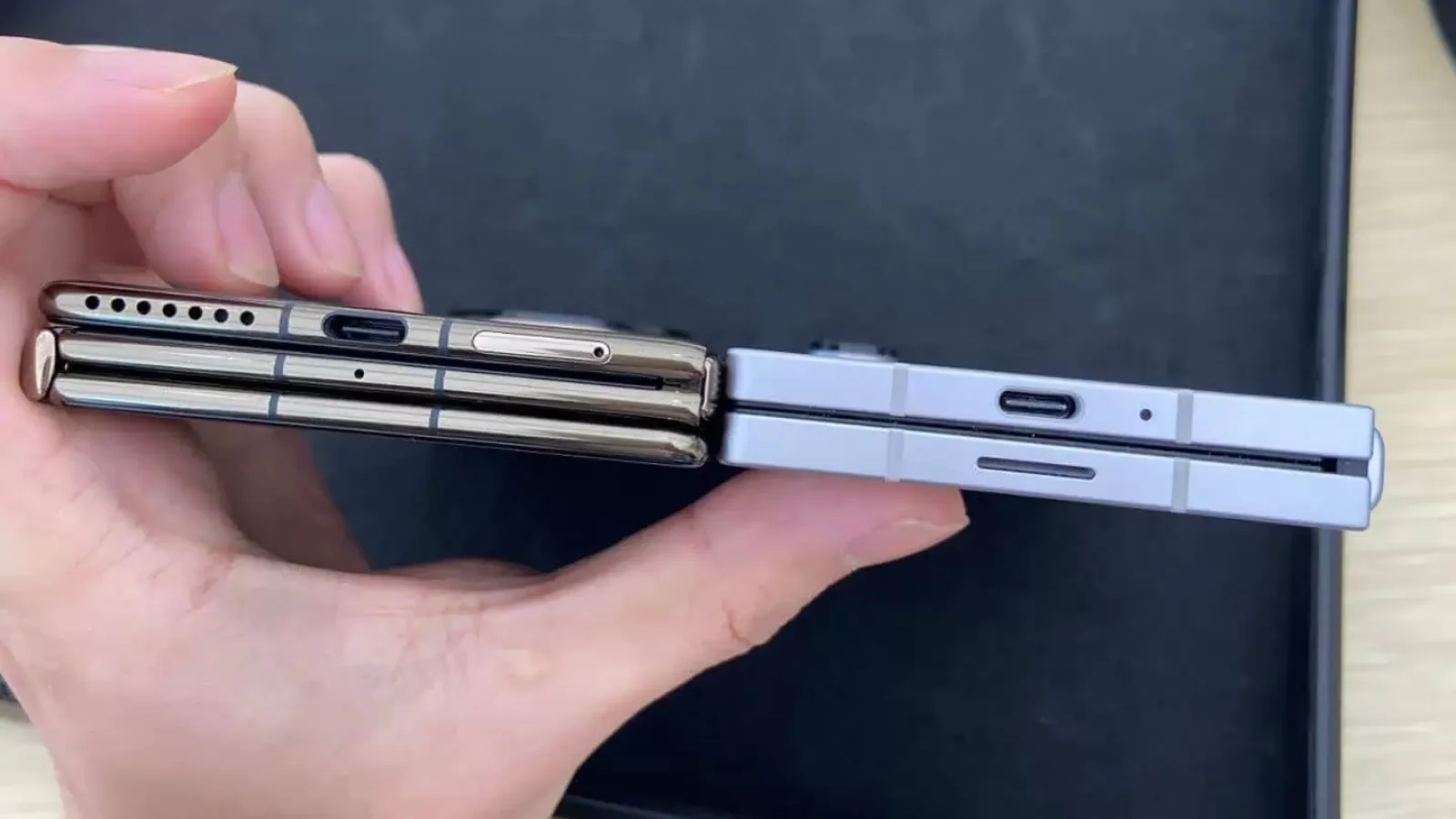 Imaginea virală de pe Reddit compară grosimea Huawei Mate XT și Galaxy Z Fold 6; Diferență de grosime de sub 1 mm!