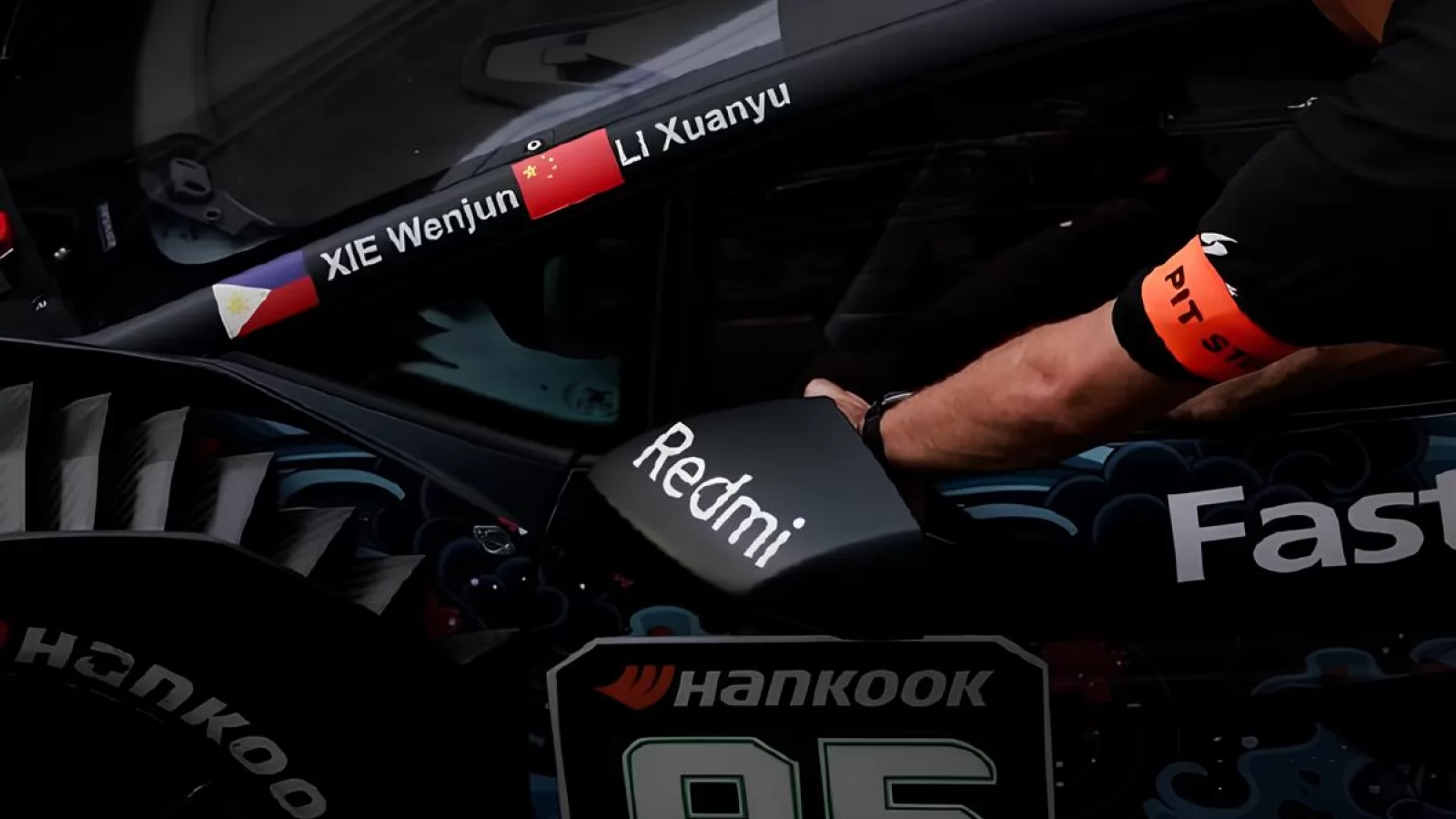 Redmi își pune amprenta pe circuitul motorsport; Colaborare inedită cu Lamborghini pentru a intra în lumea auto de lux