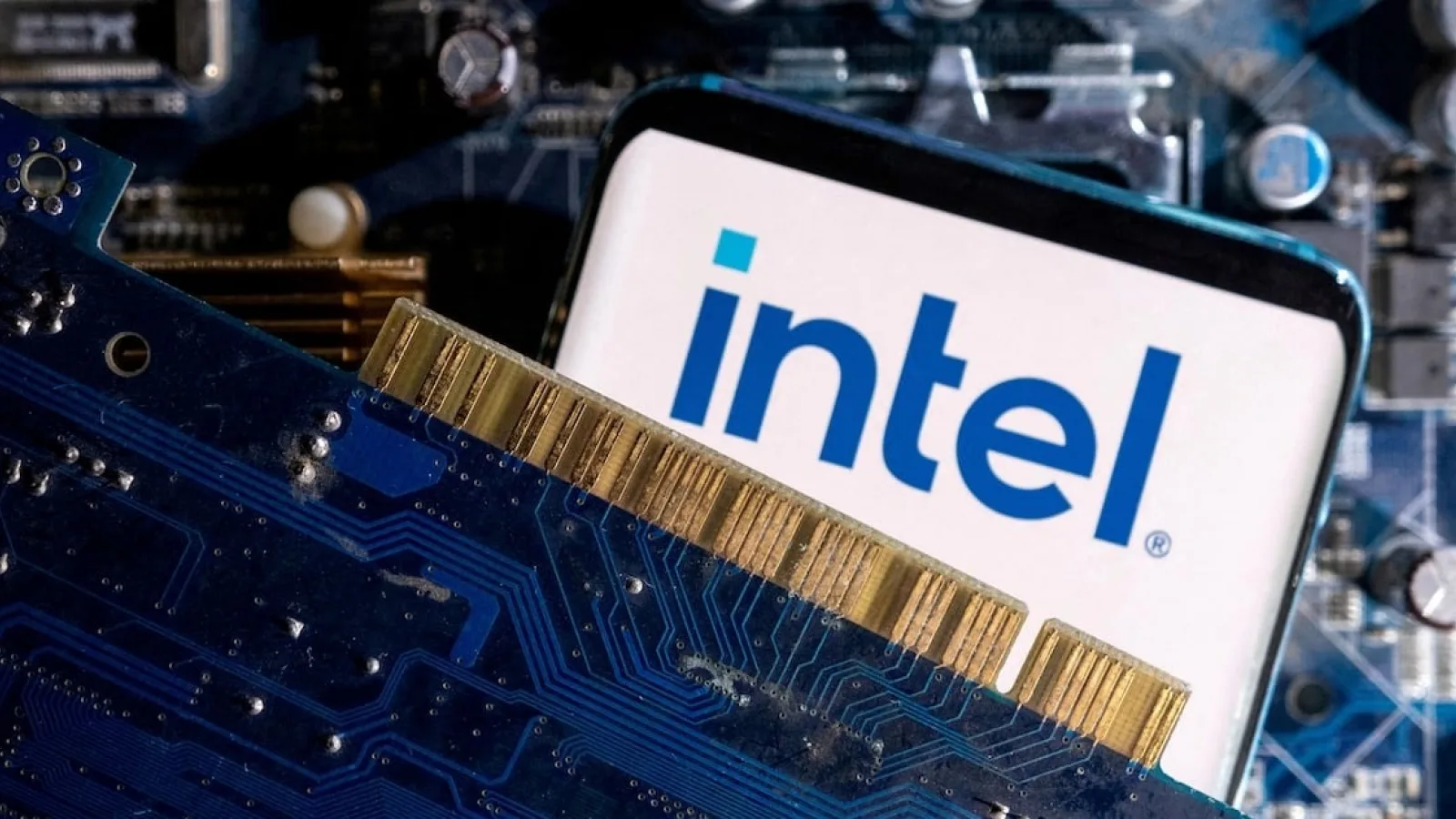 Fabricile Intel din Europa amânate; SUA continuă să susțină producția de cipuri oferind subvenții masive