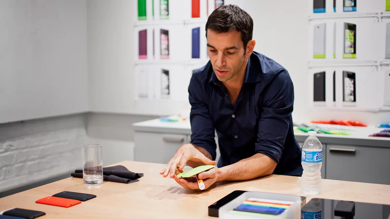 MWC 2015: Designerul şef de la HTC ne explică deciziile luate cu privire la designul lui HTC One M9 (Video)