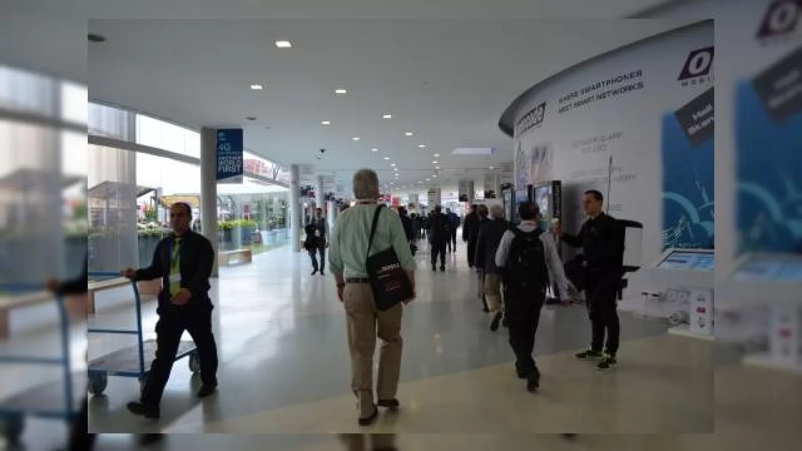 Jurnal de bord MWC 2015, ziua 6: Prima întâlnire cu smartphone-urile exotice aduse de Qualcomm în Barcelona