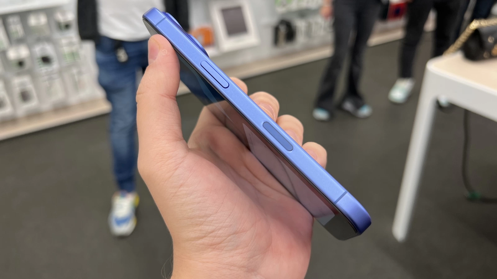 Tarif obscen: să repari butonul Camera de pe iPhone 16 Pro costă mai mult decât un iPhone 14 nou nouţ