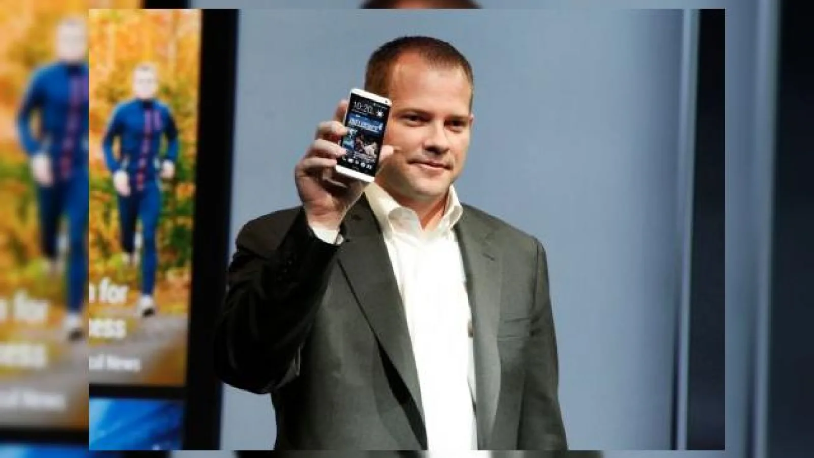 HTC One M9 Plus şi/sau HTC One E9 ar putea debuta în această lună, după ce un oficial HTC promite inovaţii foarte curând