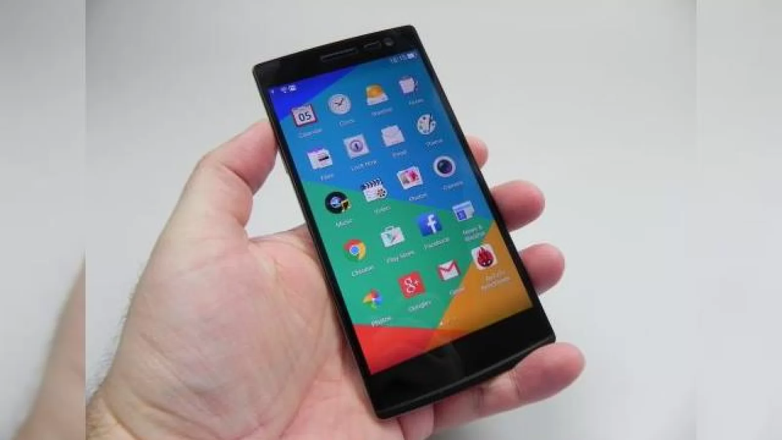 Oppo Find 7a Review: încărcare ultra rapidă a bateriei, design masiv, un phablet care nu excelează, doar performează (Video)