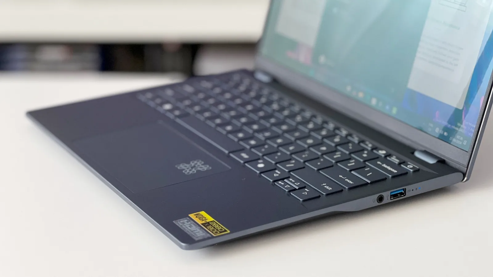ACER Swift 14 AI (SF14-51-791P) Review: Laptop-ul compact pentru productivitate, cu AI la bord, Copilot+ PC și procesoare Intel Core Ultra gata de treabă