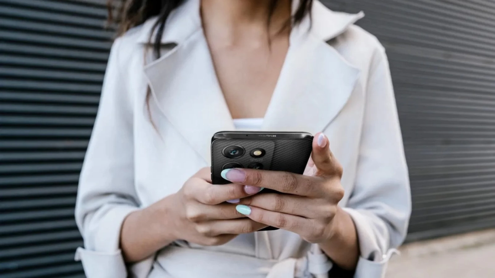 Motorola ThinkPhone 25 devine oficial: telefon de corporaţie şi business, axat pe productivitate