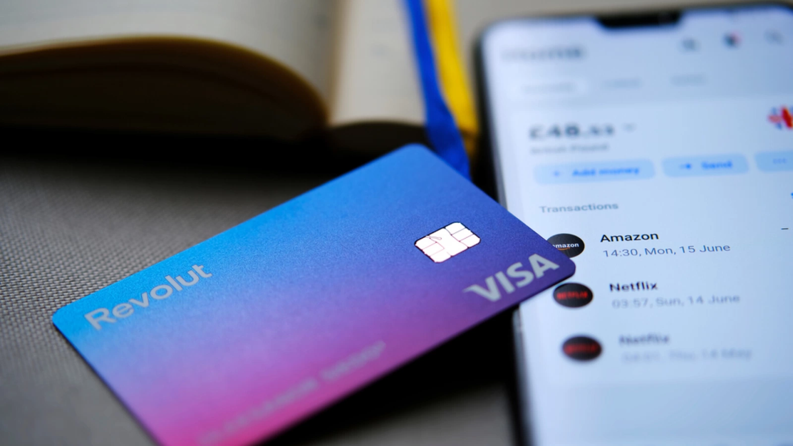 Revolut pune presiune pe Meta pentru a contribui la rambursarea sumelor pierdute de victimile fraudelor generate prin platformele sale