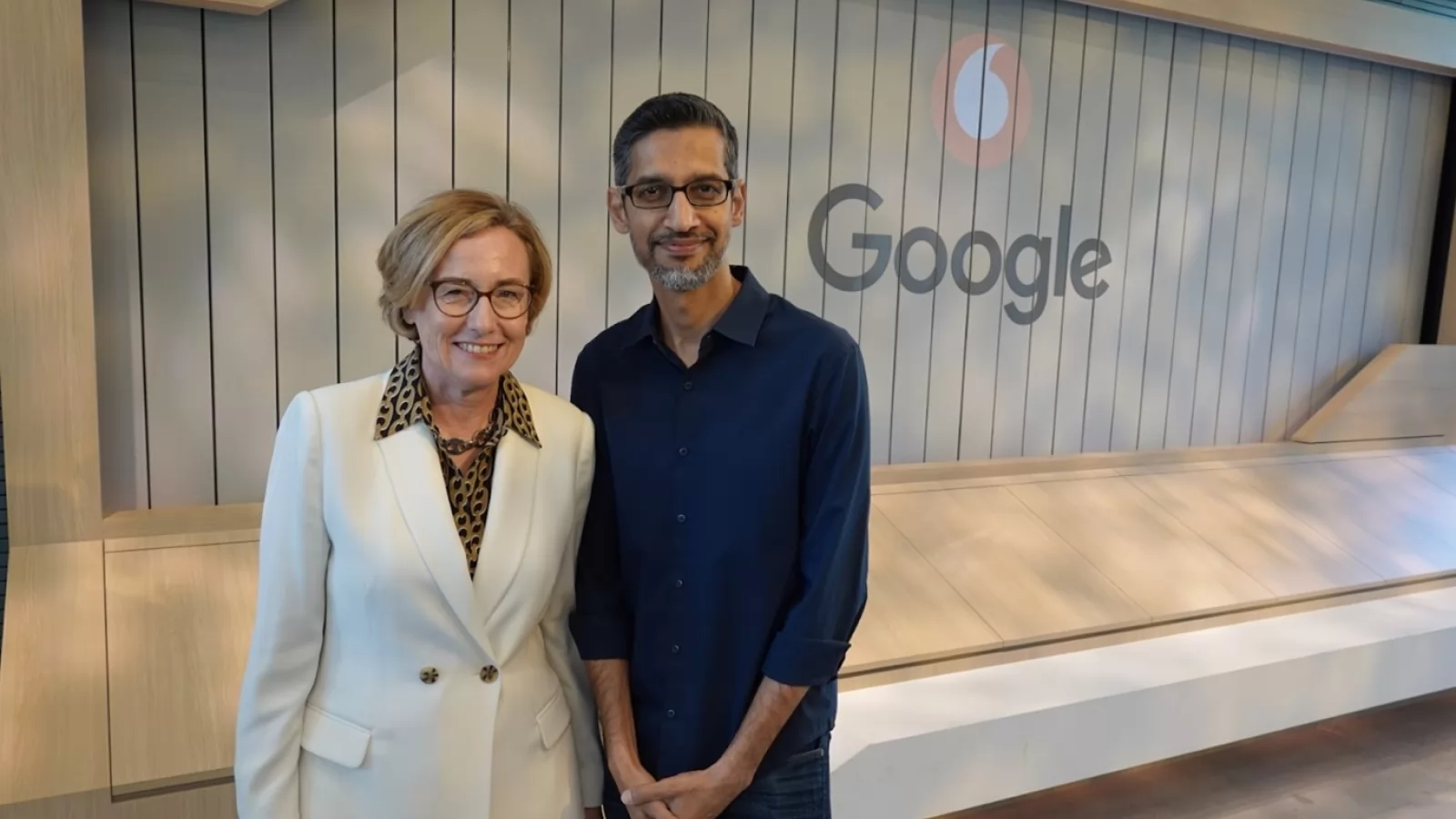 Parteneriat de peste 1 miliard de dolari între Vodafone și Google, pentru servicii și soluții AI livrate către clienții operatorului