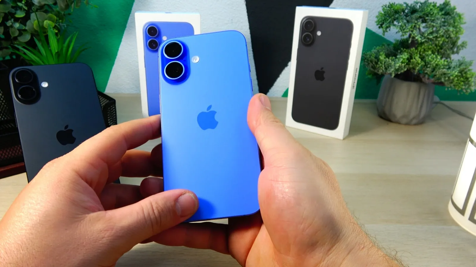 Apple iPhone 16: Design plăcut mai ales pe albastru, aluminiu şi sticlă mai dură