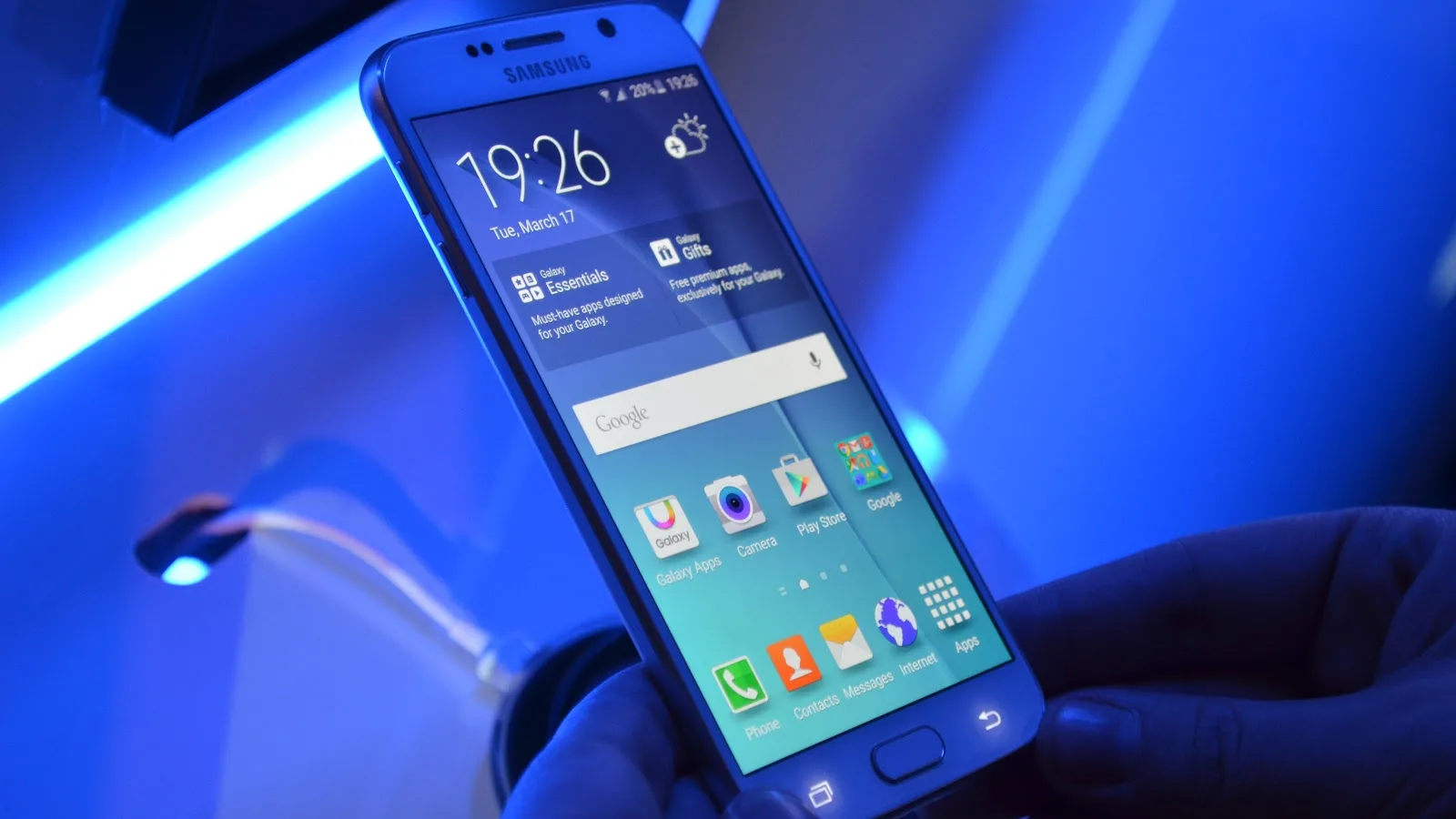 Samsung Galaxy S6 hands on Mobilissimo cu ocazia lansării în România - designul pe bază de sticlă convinge (Video)