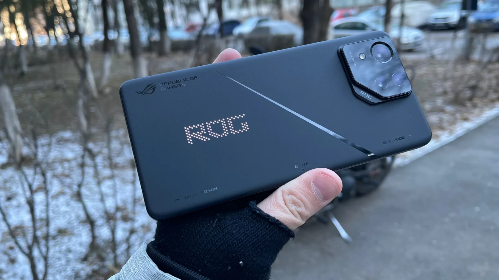 Android 15 Beta poate fi testat acum și pe smartphone-ul de gaming ASUS ROG Phone 8