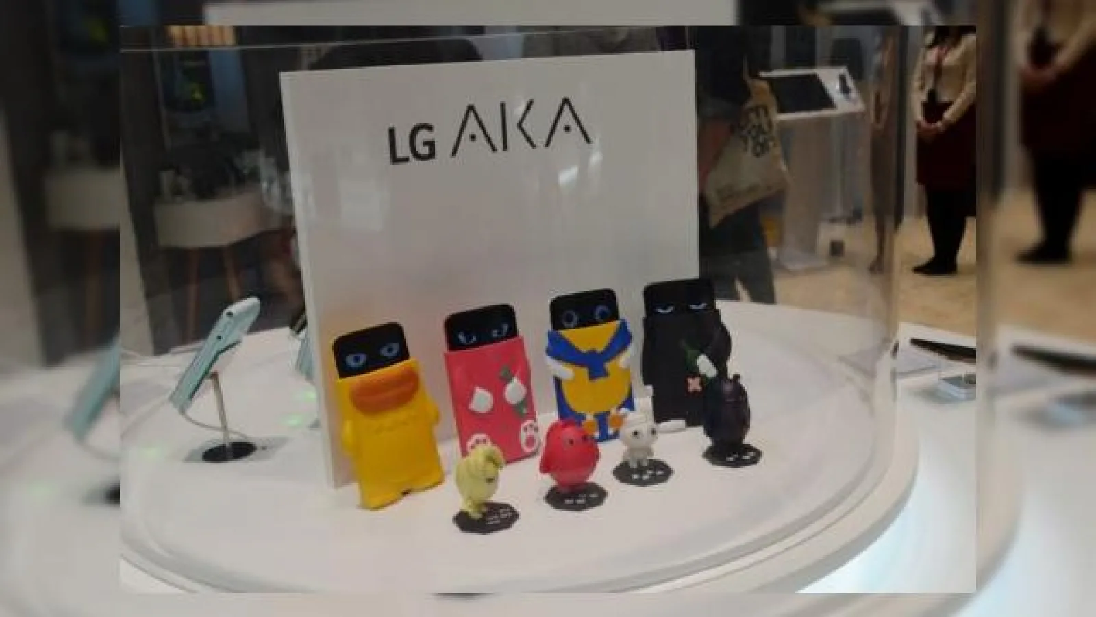 LG lansează smartphone-ul "ochios" AKA şi pe piaţa internaţională