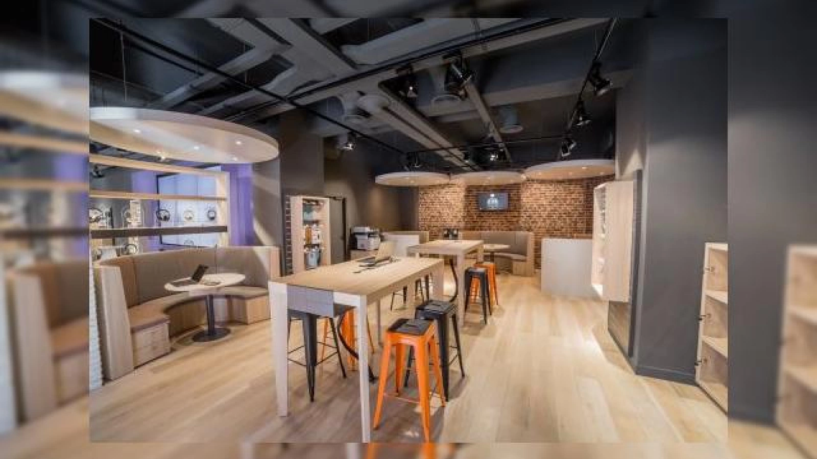 Orange inaugurează primul său smart shop în România: un magazin în care digitalul e omniprezent