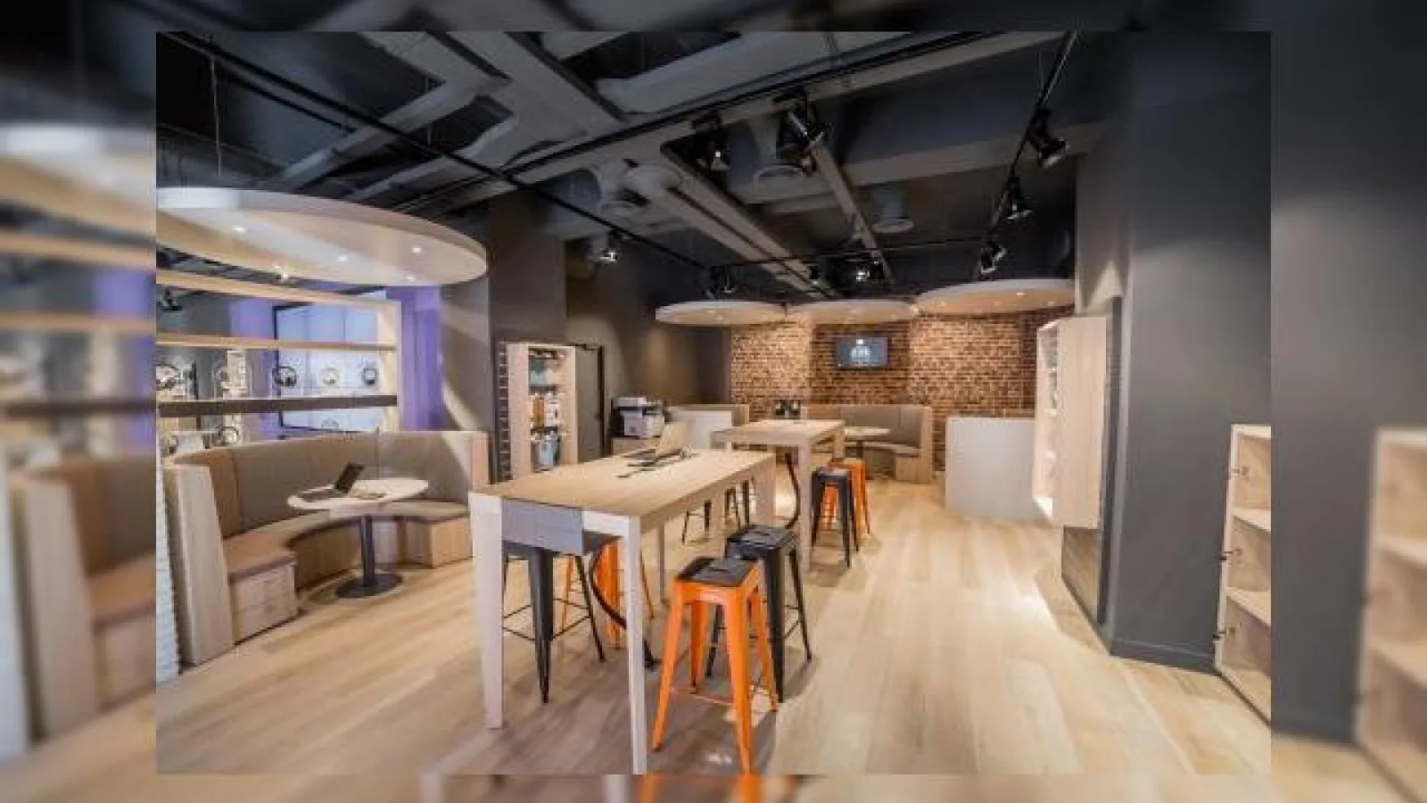 Orange inaugurează primul său smart shop în România: un magazin în care digitalul e omniprezent