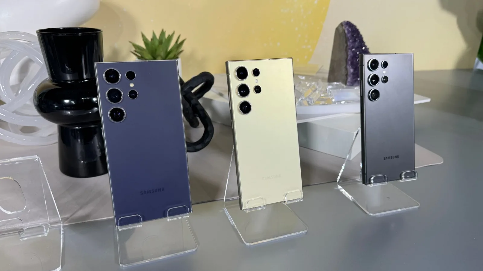 Turul Magazinelor #1475: Samsung Galaxy S24 Ultra la cel mai mic preţ, panouri solare de apartament, telefon ZTE sub 800 lei