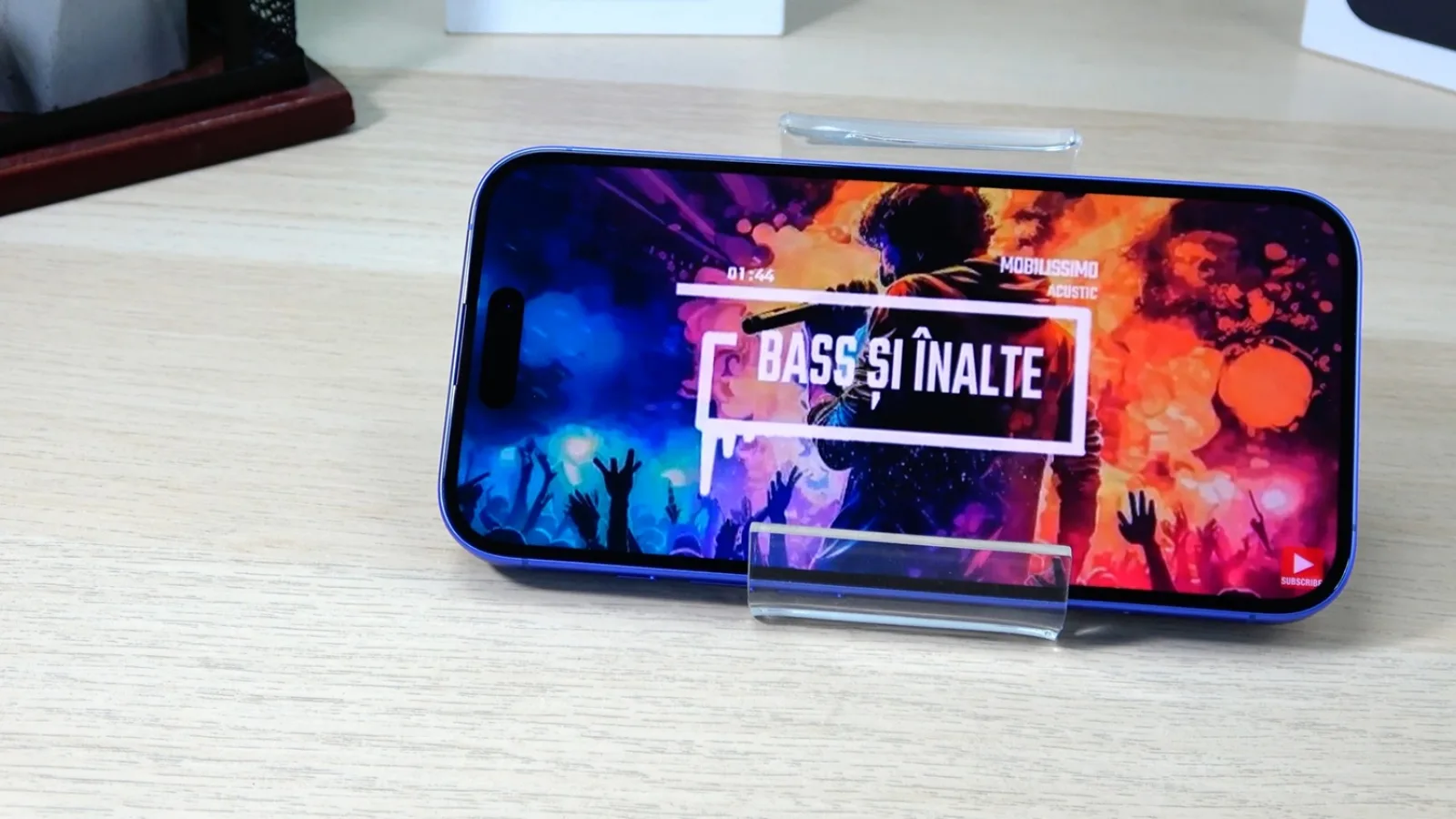 Apple iPhone 16: Acustica stereo livrează un bas satisfăcător