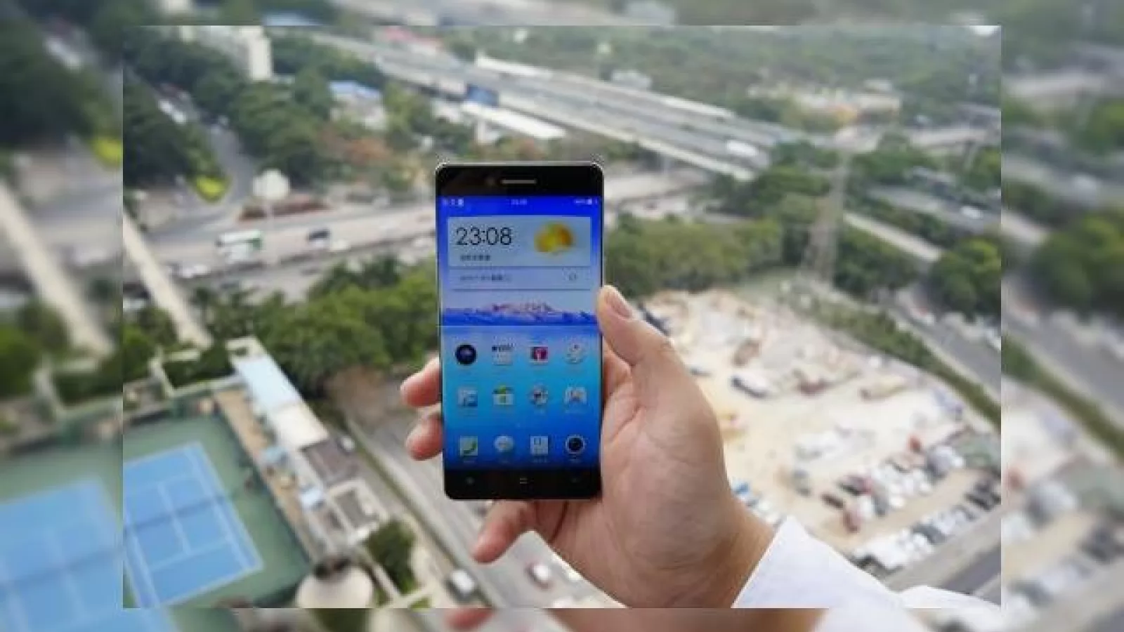 Smartphone-ul Oppo cu display edge-to-edge apare în imagini live; aceste materiale ne ridică totuși semne de întrebare cu privire la autenticitatea lor
