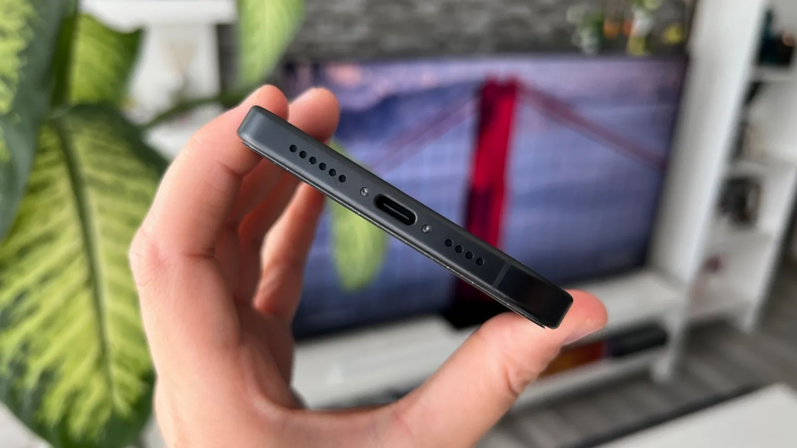 Apple iPhone 16 Plus: Baterie cu 300 mAh mai mare, ideală pentru binging