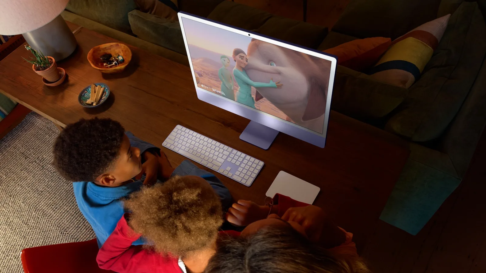 Apple lansează noul iMac (24”) cu procesor M4: E colorat, suficient de puternic pentru editare foto / video și vine acum cu Center Stage