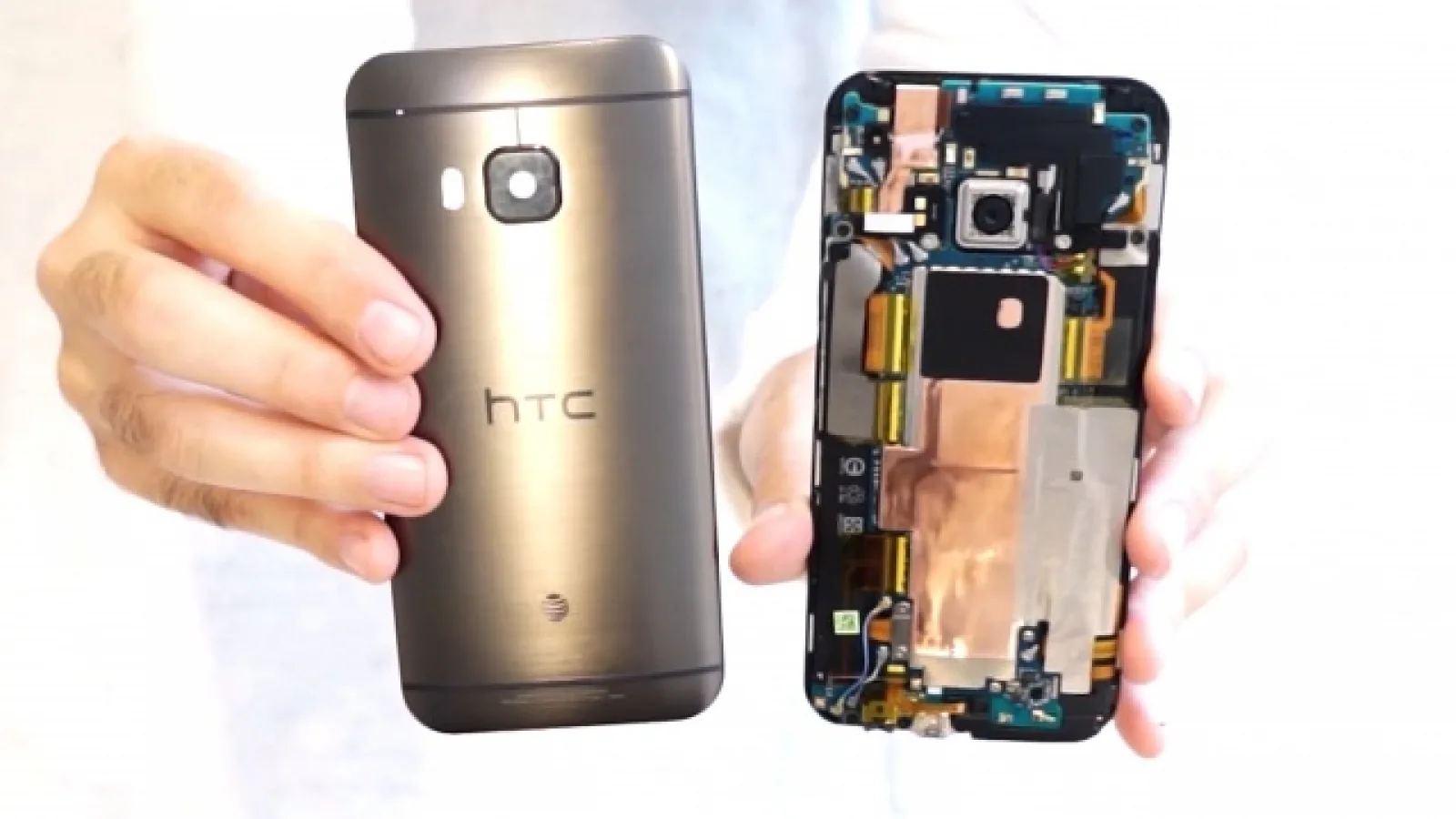 Iată cât de greu de reparat e un HTC One M9, pentru a-i înlocui ecranul (Video)