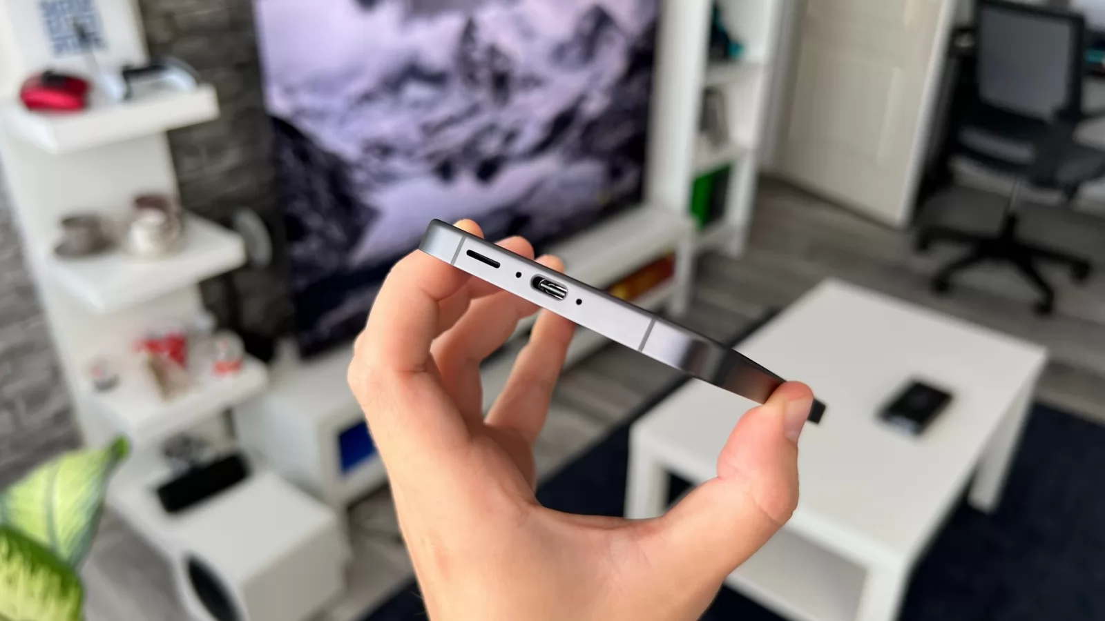 Samsung Galaxy S24 FE: Bateria urcă în mAh față de predecesor, dar este suficient?