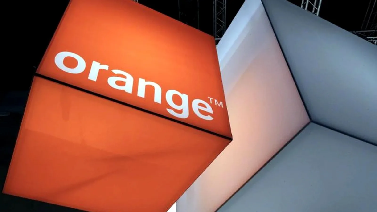 Orange România mizează pe AI şi automatizări; Operatorul are în plan investiții de peste 200 de milioane de euro pe an și creșterea acoperirii 5G