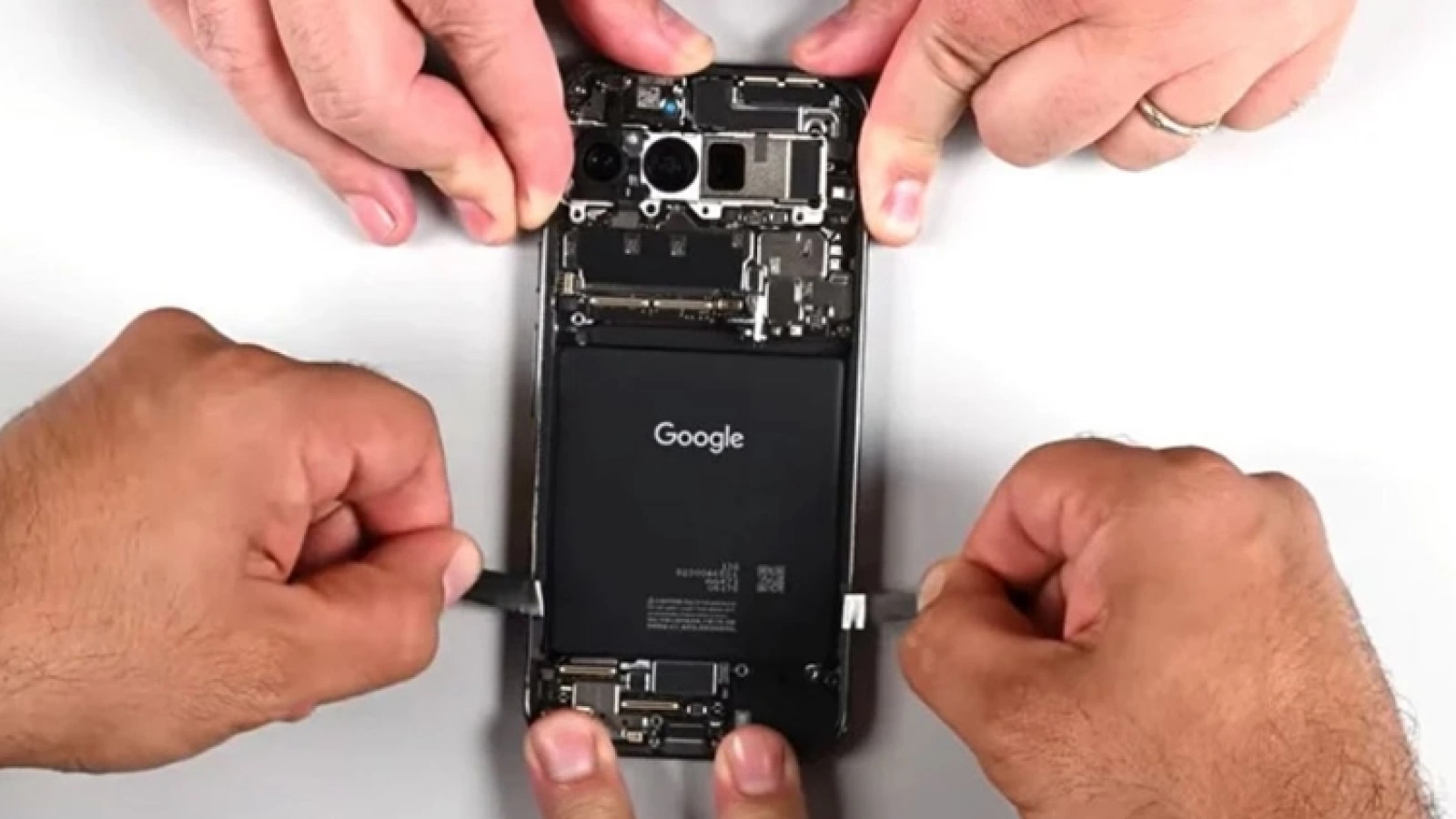 Cât costă materialele din care este fabricat Google Pixel 9 Pro? Aparent mai puţin decât la Pixel 8 Pro