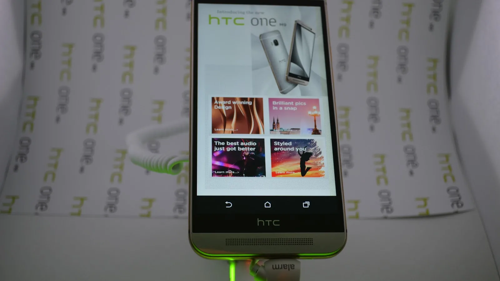 HTC One M9 disponibil în stocurile MarketOnline, evoMAG, QuickMobile și Cel.ro cu prețuri ce pornesc de la 3.198 lei