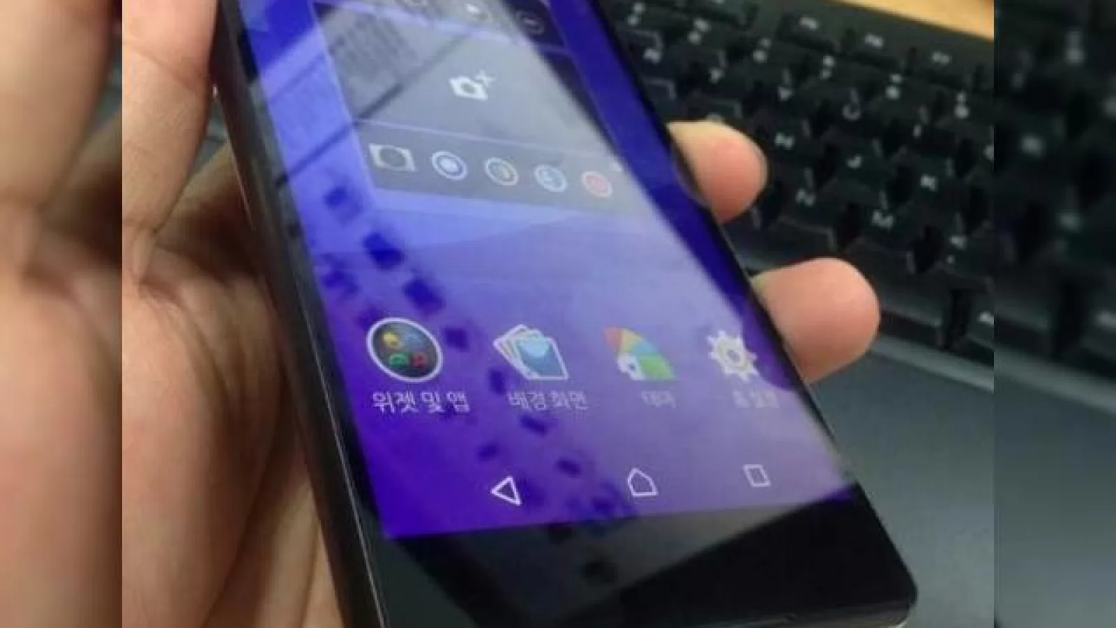 Xperia Z4 se afişează în noi fotografii hands on; Sony nu renunță la designul ”OmniBalance”..