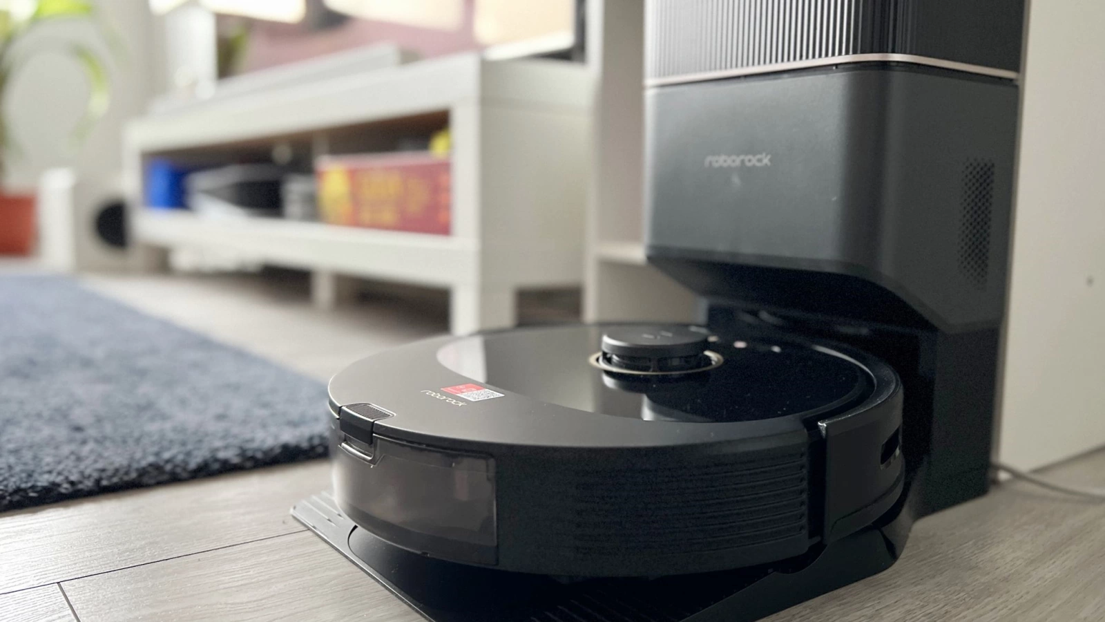 Roborock Q8 Max+ Review: Aspiratorul robot care jonglează printre obstacole, gata de curățenie eficientă la doar o apăsare distanță 