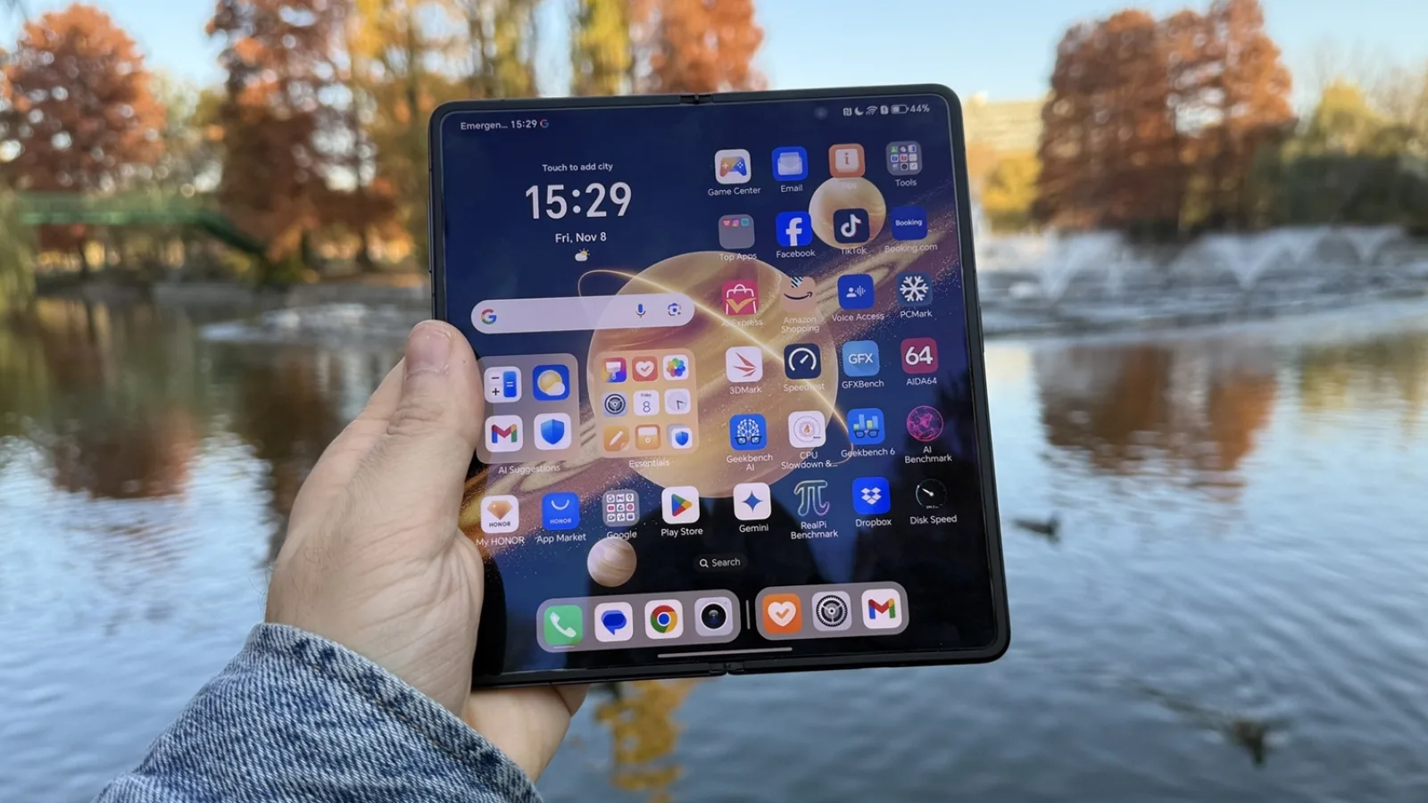 HONOR Magic V3: Hardware upgradat mai ales la cameră, baterie