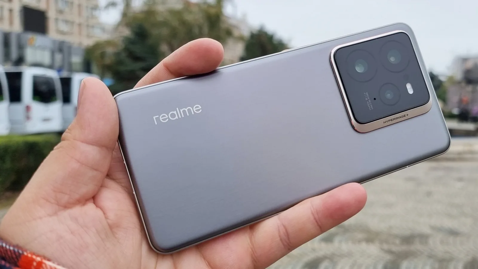 realme GT 7 Pro: Design de flagship orientat spre business, fotografie, dar și gaming